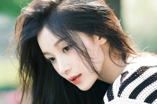 “假洋牌”优思益翻车事件：网红集体致歉背后的品牌包装术与流量陷阱